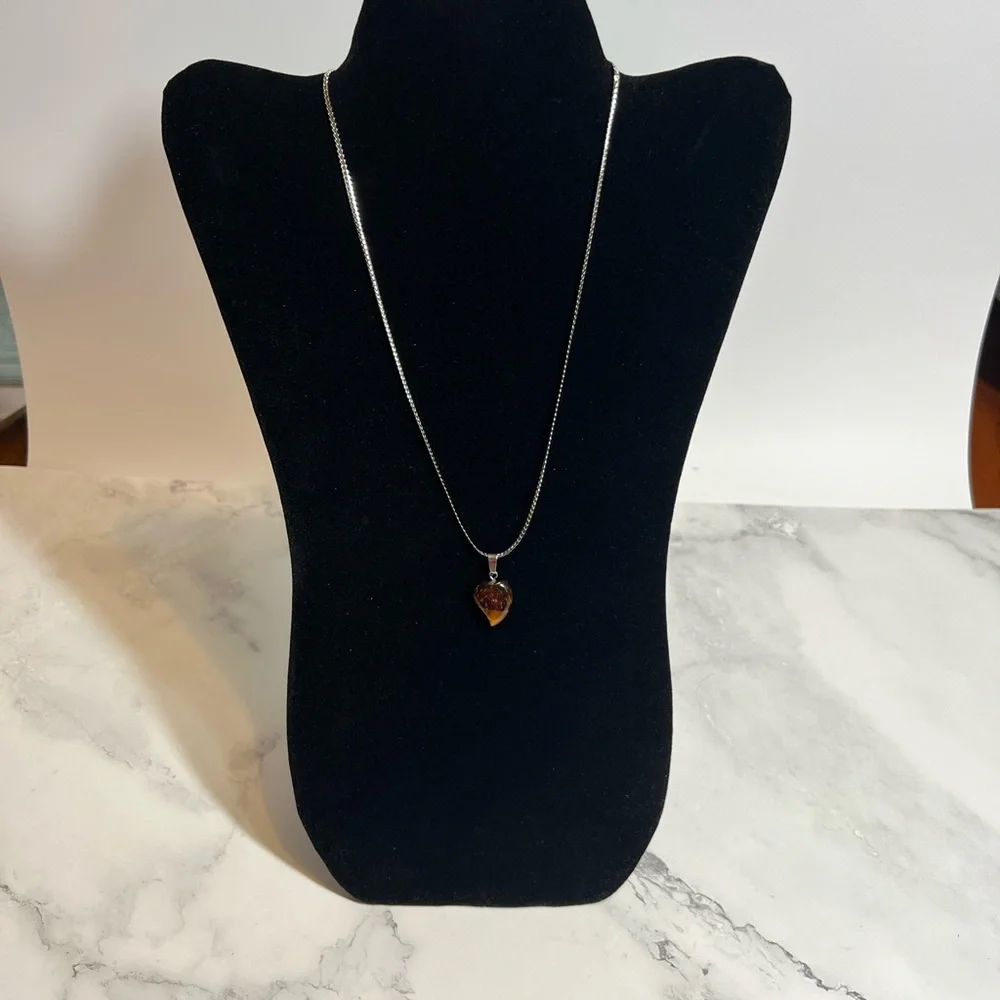 Brown Agate Heart on 19